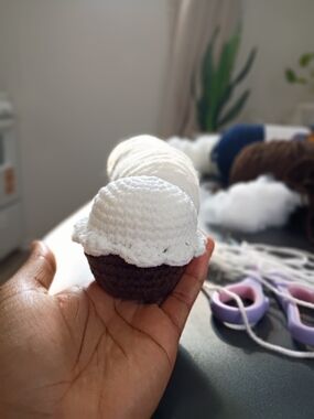 1pc *RANDOM COLOR* Crocheted Cupcake